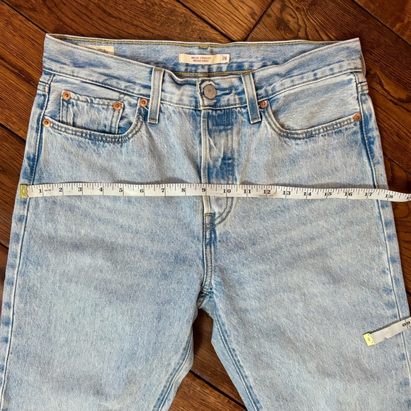 Levi's Wedgie Straight Light Wash Ankle Jeans - Picture 10 of 13